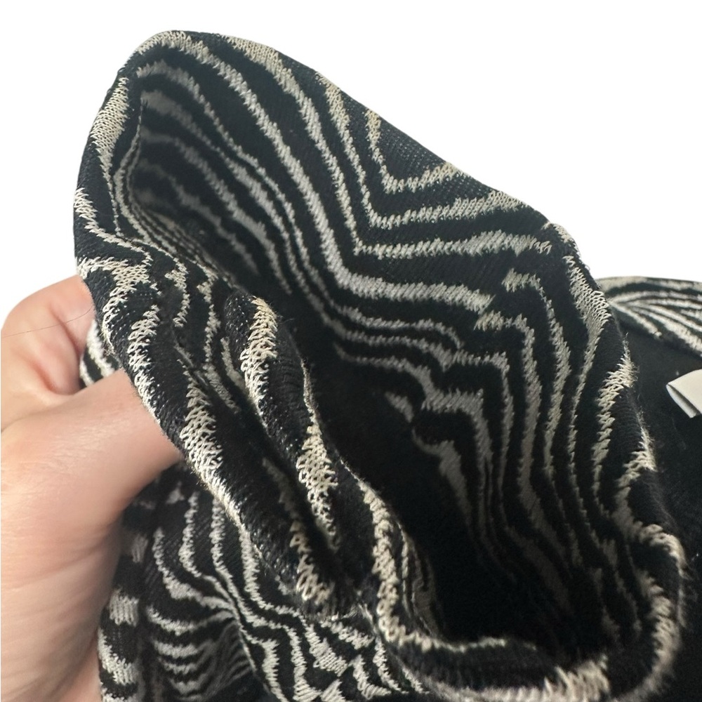 ARMANI COLLEZIONI / Black & White Zebra Strip Sweater Blazer / Size - Picture 15 of 16